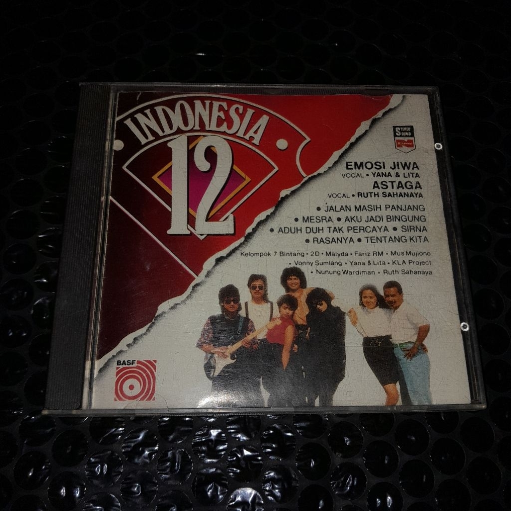 cd indonesia 12 (yana julio,lita zein,kla project,fariz rm,malyda,ruth sahanaya)