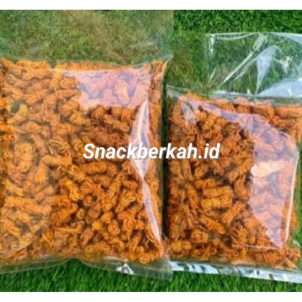 

Mie gulung /mie uwel Pedas daun jeruk kemasan 250-500gr. Cemilan pedas, Snack instan, Lauk pauk.