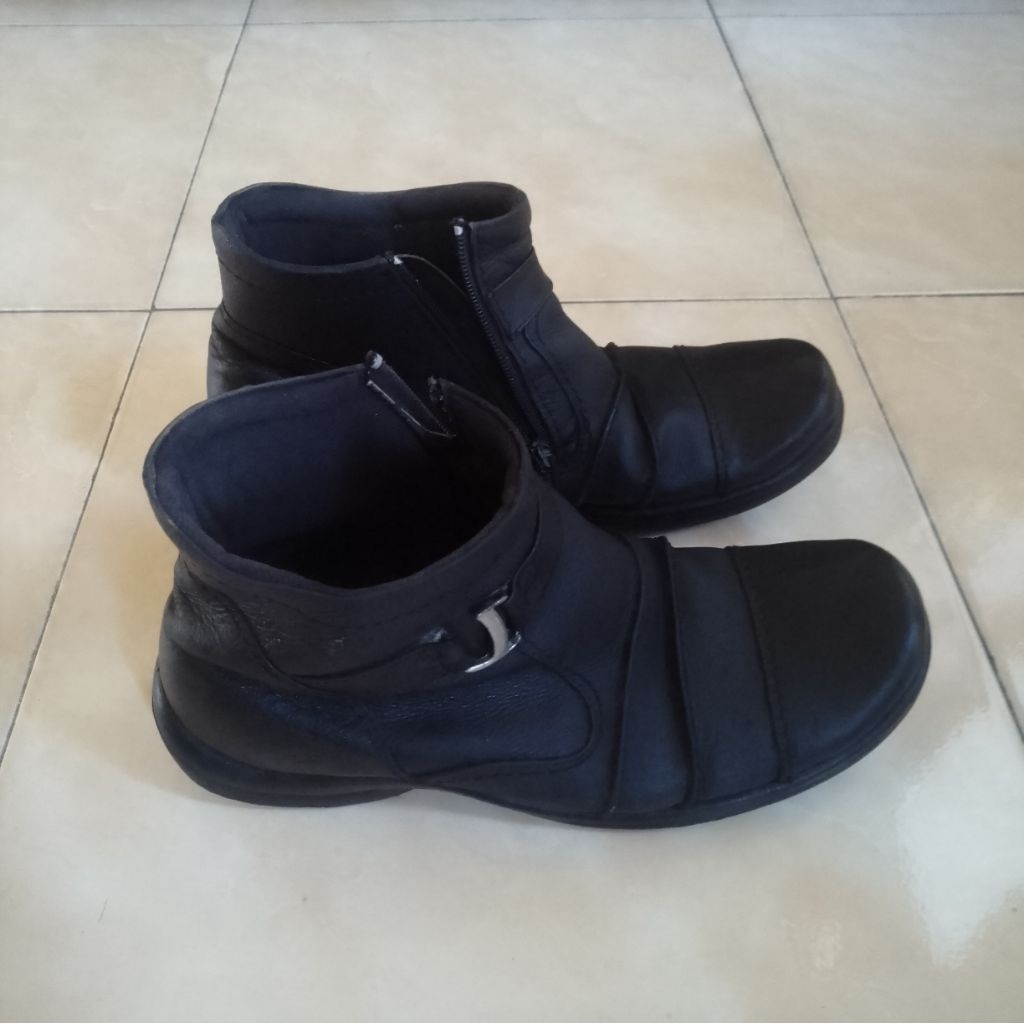Sepatu boots  BUCCHERI pria