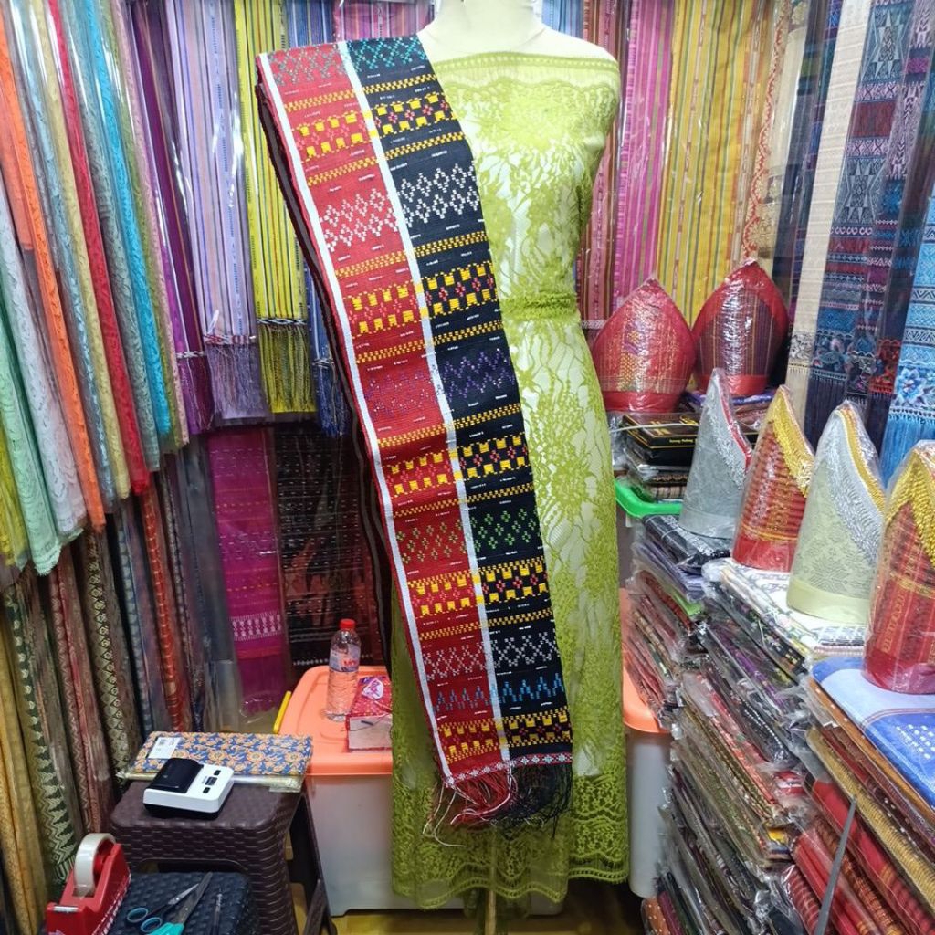 Hande Hande Ulos Sadum Tenun Tangan Hitam Sisi Maron