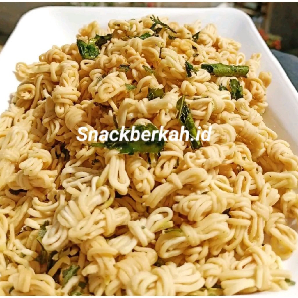 

Mie gulung original daun jeruk kemasan 1kg. Cemilan renyah/Snack ringan.