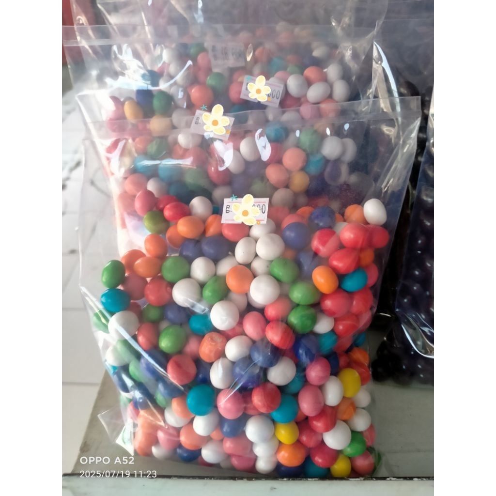 

roti permen coklat warna warni