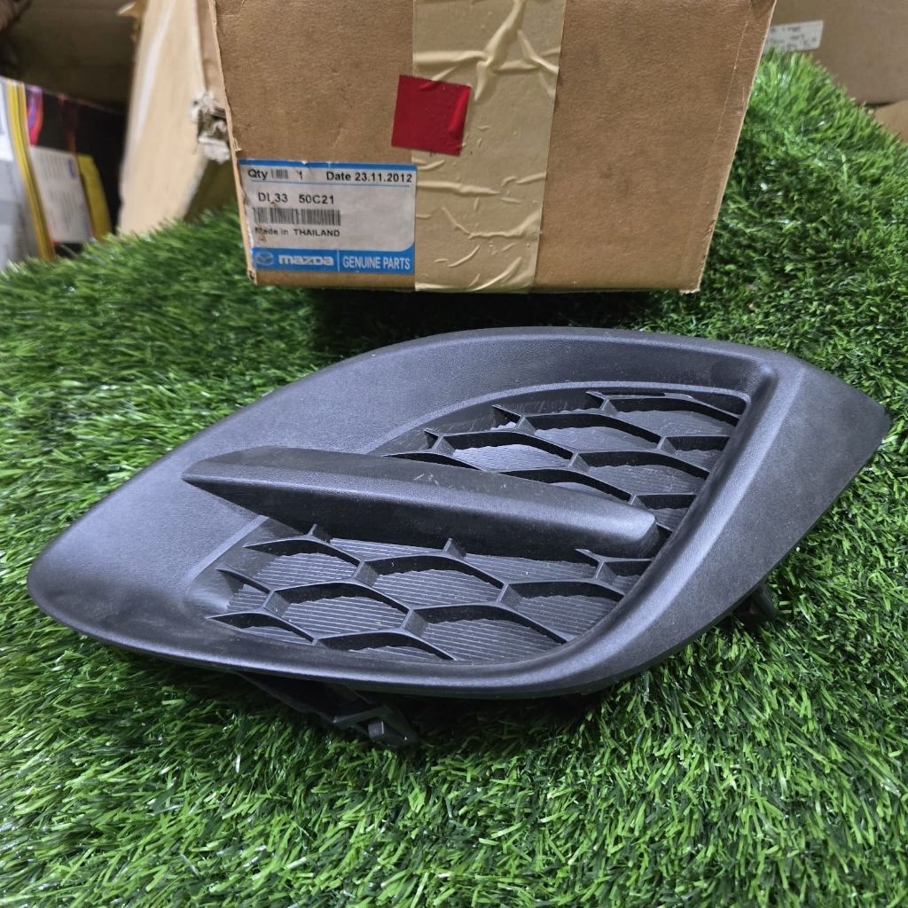 cover lampu kabut (foglamp cover) untuk Mazda 2 tipe R.