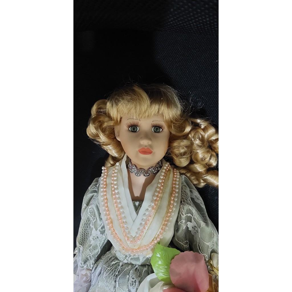 boneka porcelain gaun hijau tosca