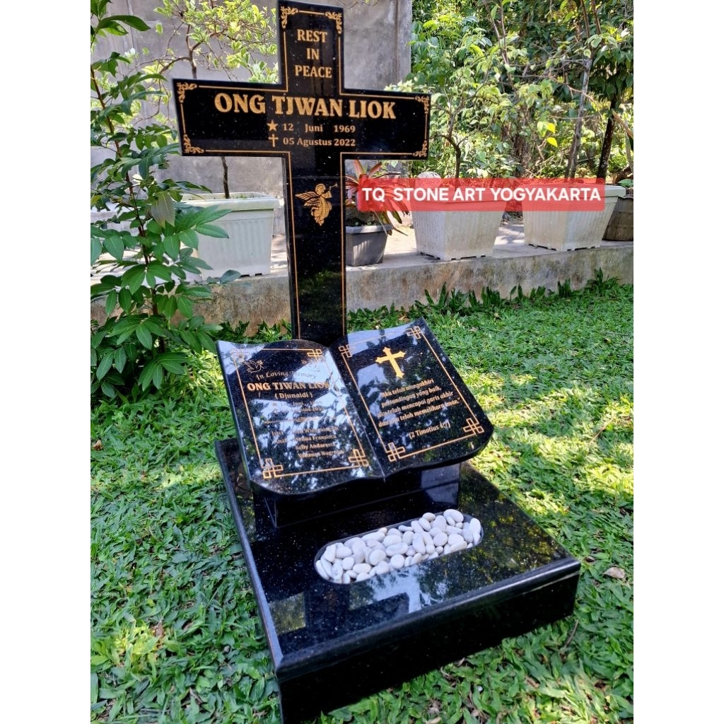 NISAN MAKAM SALIB BUKU BAHAN BATU GRANIT GOLD BLACK 40X50X70CM