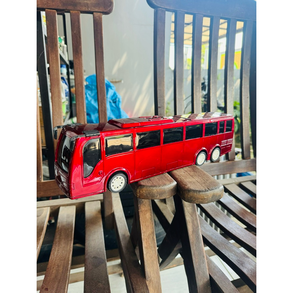 Miniatur Bus RKC Tronton