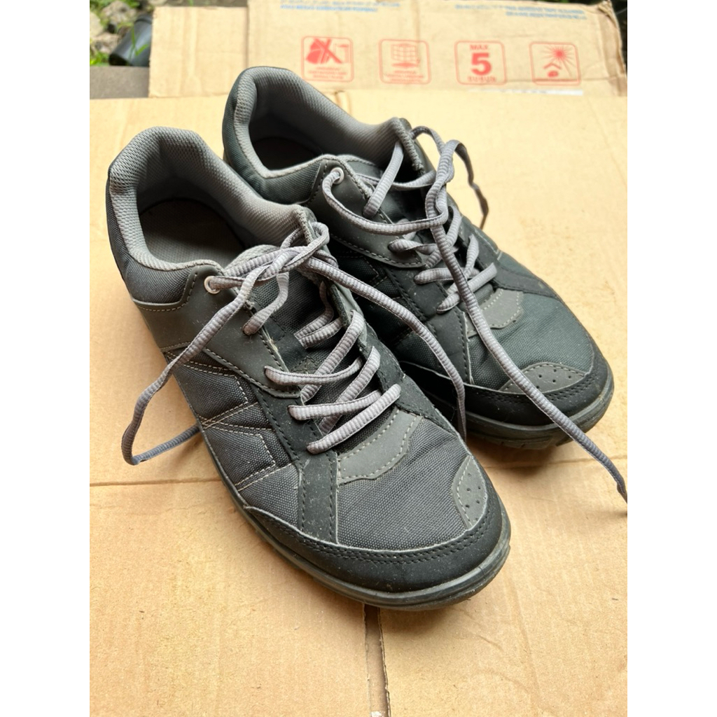 Sepatu treaking/hiking decathlon quechua