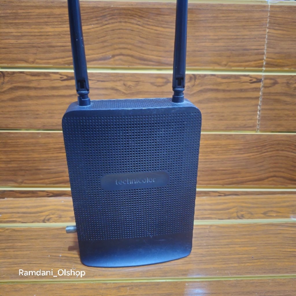 Router Technicolor Dual Band CGA0111LNT Acess point