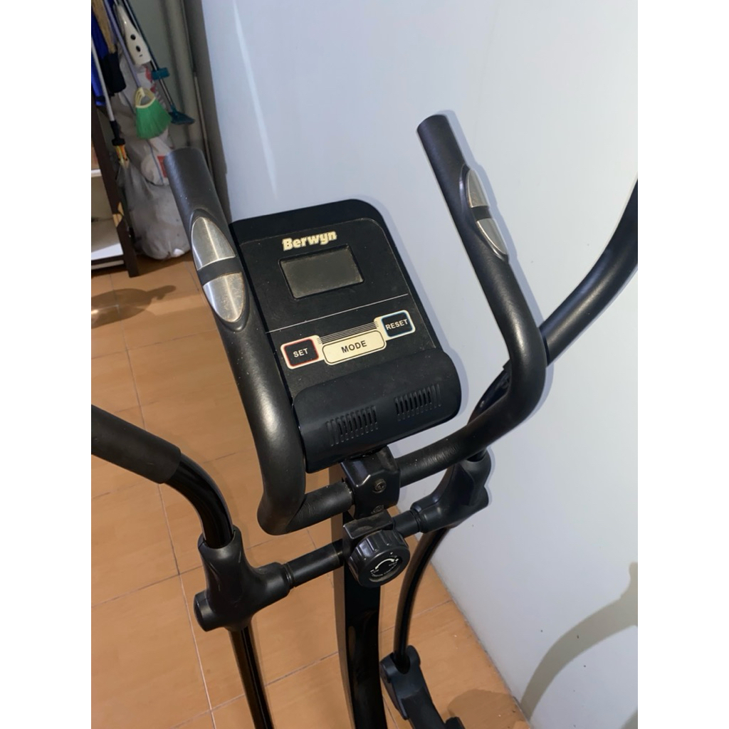 Alat Fitness Olahraga Berwyn Elliptical