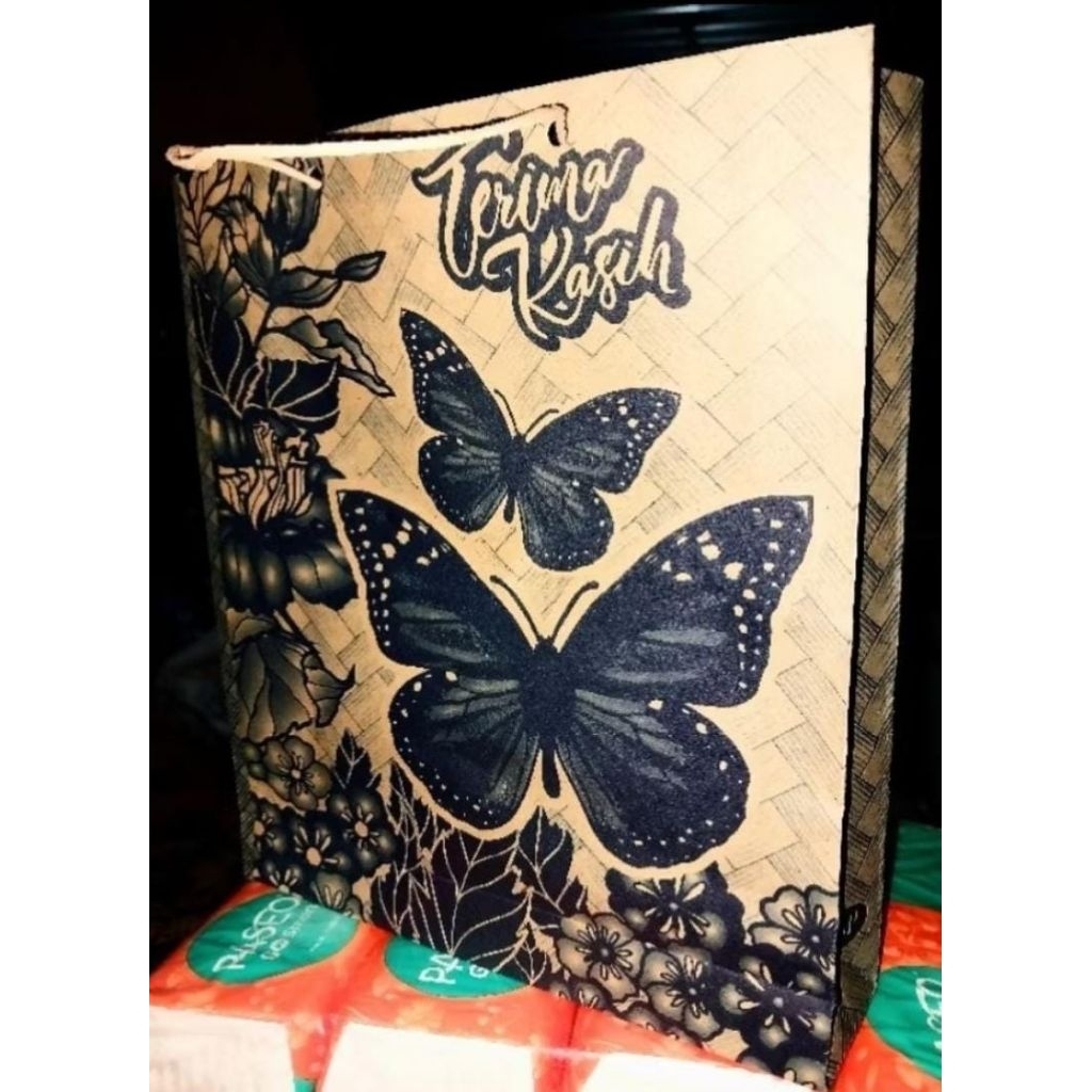 

( ISI 50 UK TANGGUNG 21×27×6 ) PAPERBAG BATIK / TAS KERTAS BATIK / TAS SOUVENIR BATIK