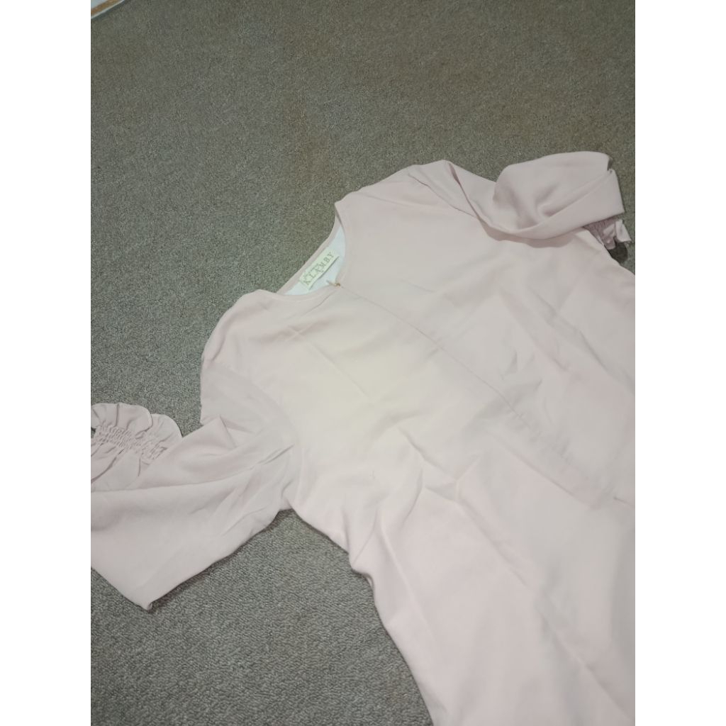 Preloved Dress Wearing Klamby