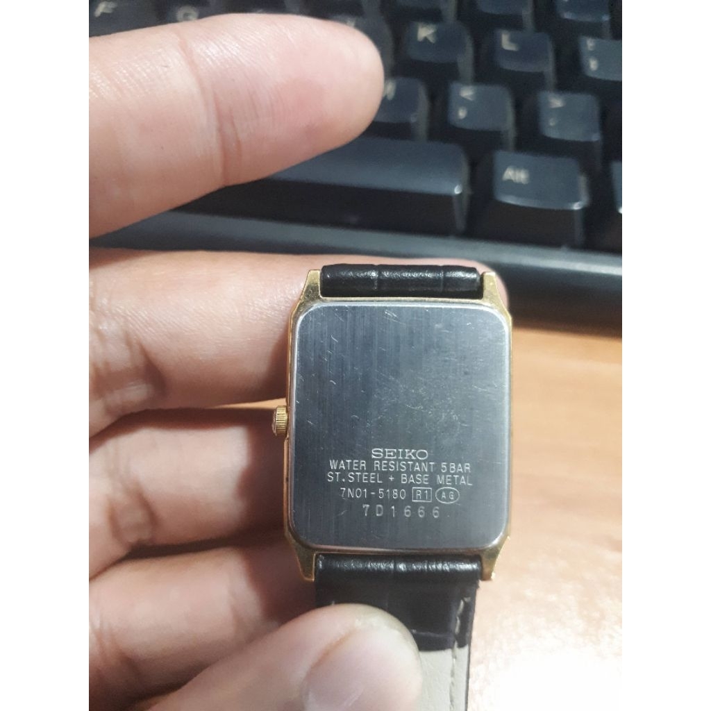 Jam tangan Seiko Tank Spirit