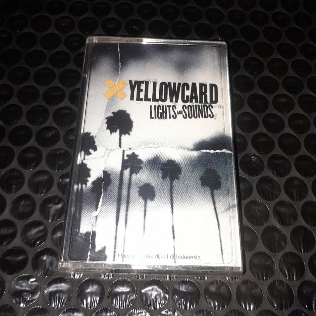 kaset yellowcard lights and sounds