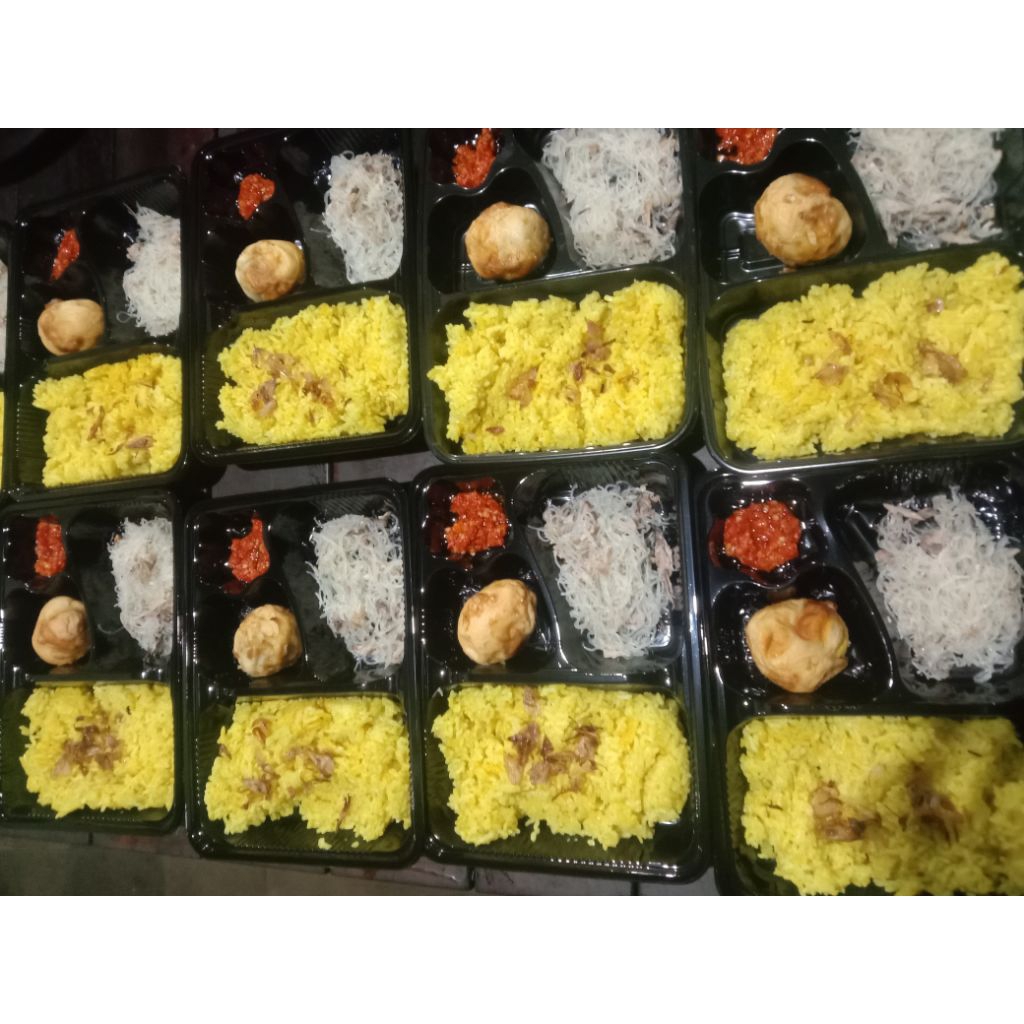 

Paket Bento Nasi Kuning Gorontalo Enak