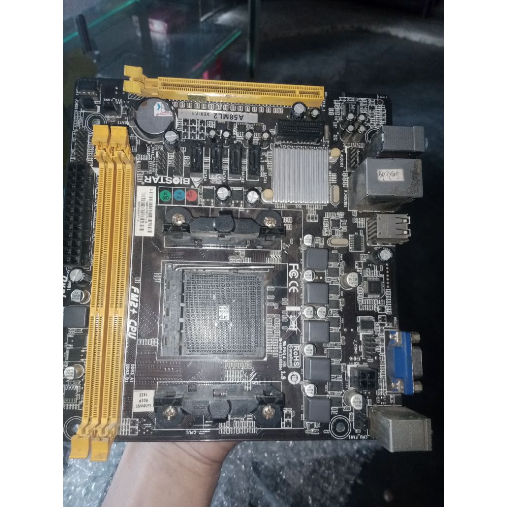 mobo amd fm2+ minus gk nampil