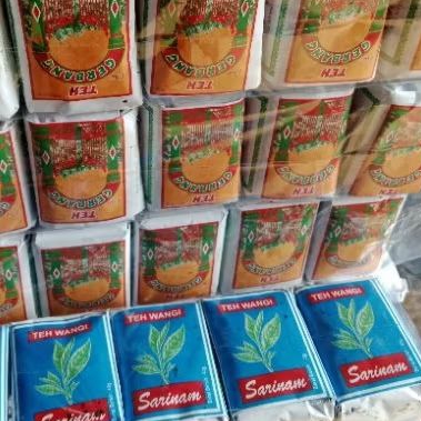 

Paket Teh Khas Pekalongan - Teh Cap Gerbang & Teh Sarinam Isi 10 Pcs