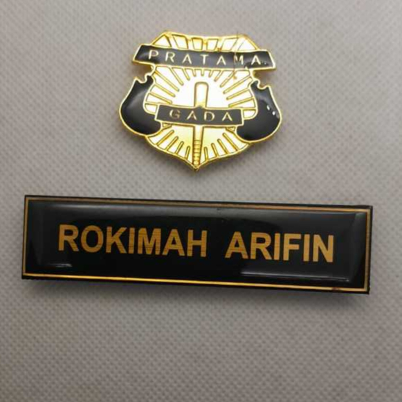 

Nama dada security dan pin warna kuning gold sepaket