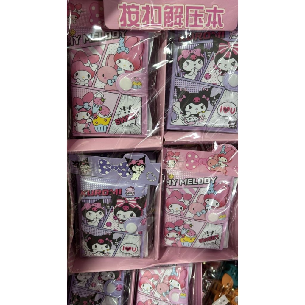 

1 BOX NOTEBOOK BANTAL SANRIO KANCING ISI 24