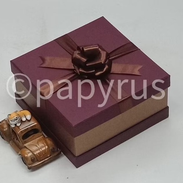 

PAPYRUS Sandwich 20x20 Tinggi 10cm Kotak Kado Gift Box Hardbox Hampers V1