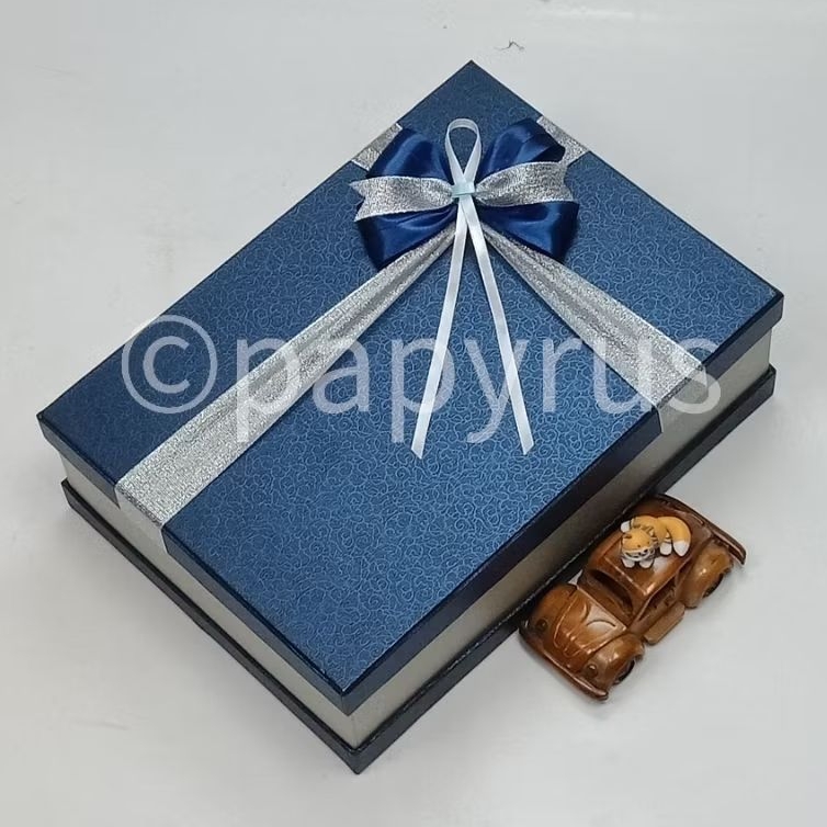 

PAPYRUS Sandwich 25x35 Tinggi 10cm Kotak Kado Gift Box V2