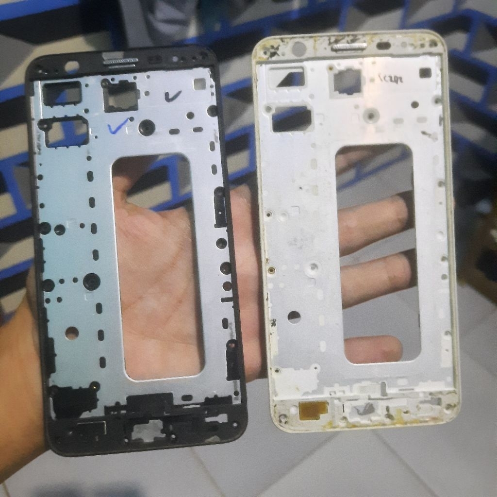 FRAME/TULANG TENGAH/TATAKAN LCD SAMSUNG GALAXY J7 PRIME ORIGINAL COPOTAN