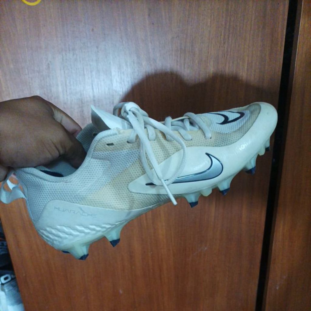 sepatu baseball nike 42