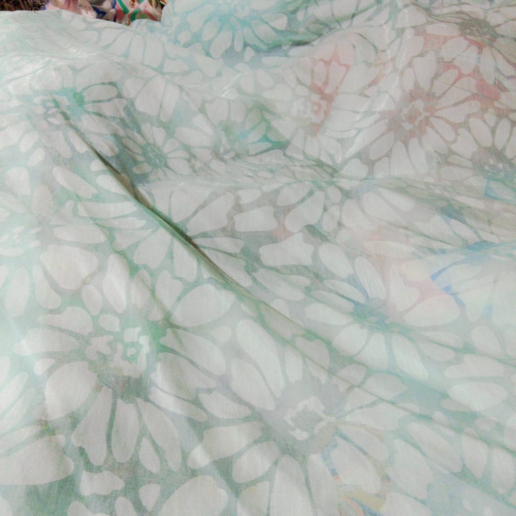 Kain Katun Silky Motif Bunga Daisy Pastel – Bahan Lembut & Flowing, Cocok untuk Dress & Blouse - (Ha