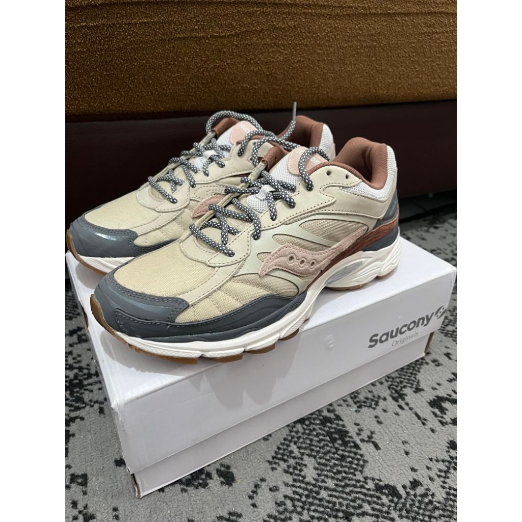 Sepatu Sneakers Saucony Progrid Omni 9