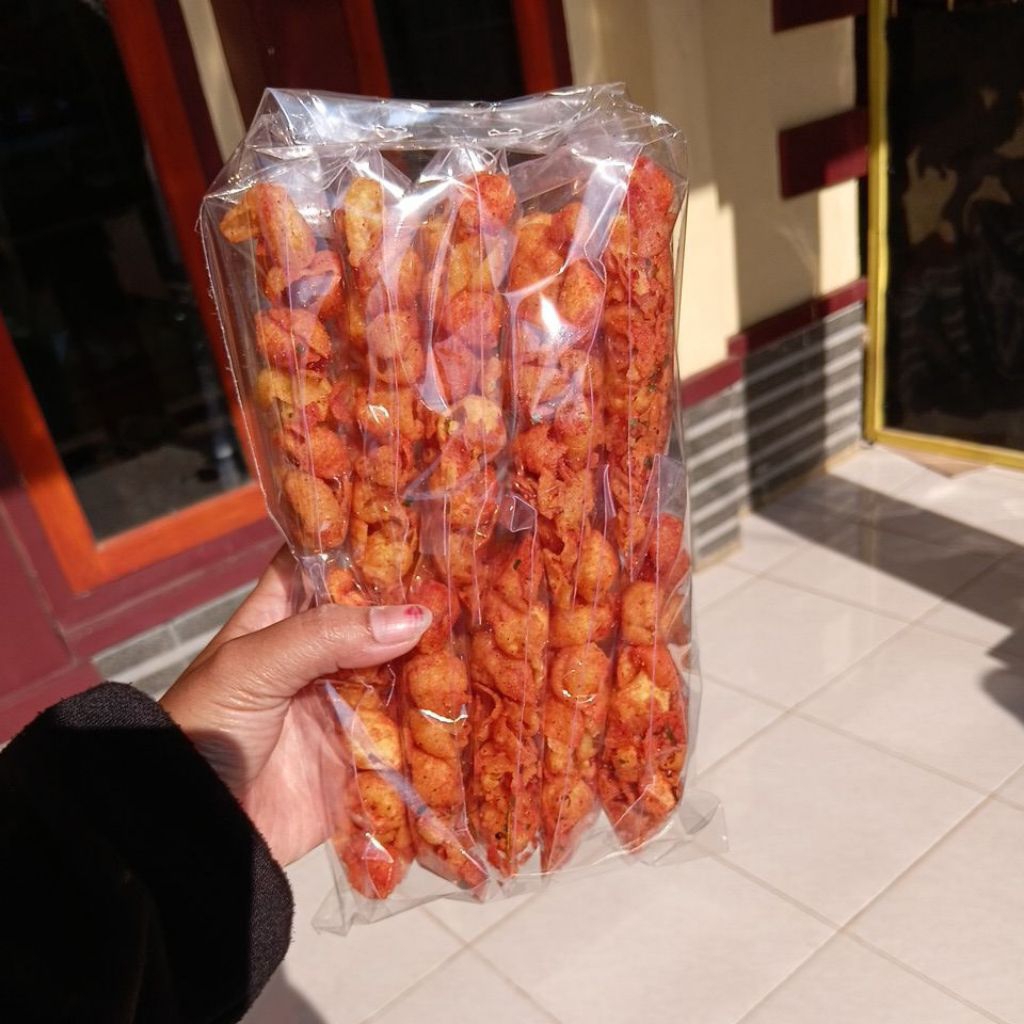 

makaroni kerang pedas daun jeruk,1pk isi 10pcs