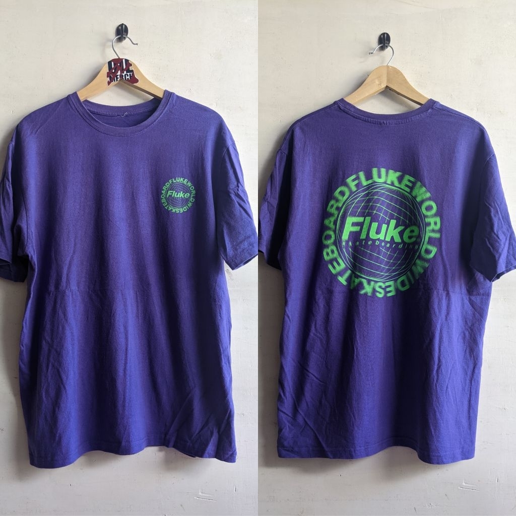 (Kaos Branded) Fluke Worldwide Skateboard Spell Out Blurry Logo Globe Tee