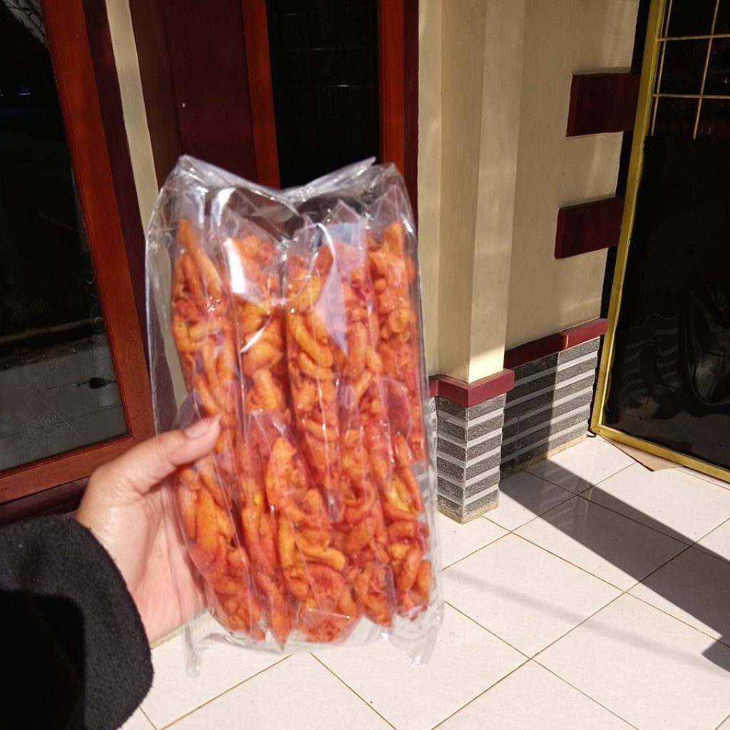 

makaroni pedas gurih daun jeruk,1pk isi 10pcs