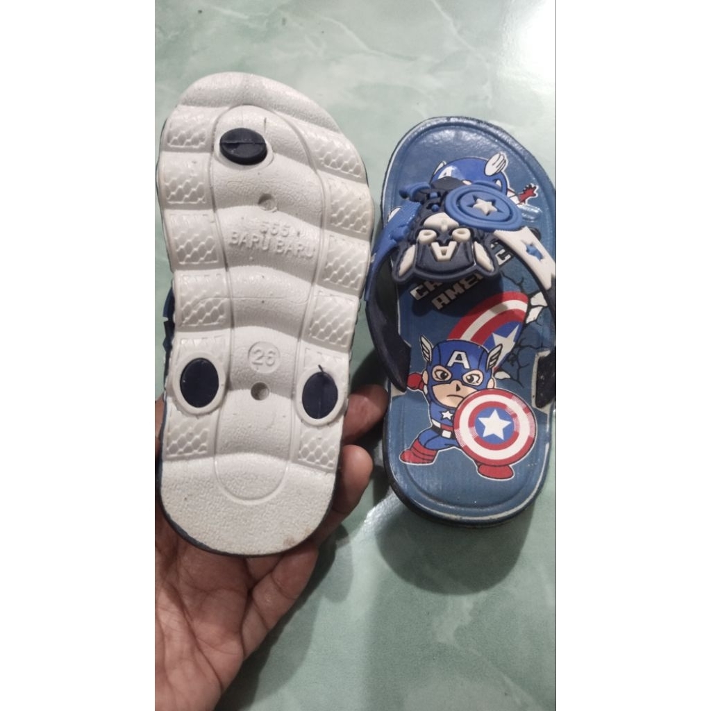 sendal anak cowok ada lampu motif captain amerika no 25 &26