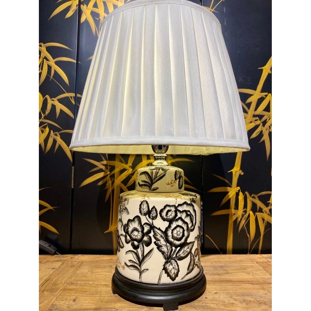 Lampu Meja Keramik Motif Bunga Hitam Emas