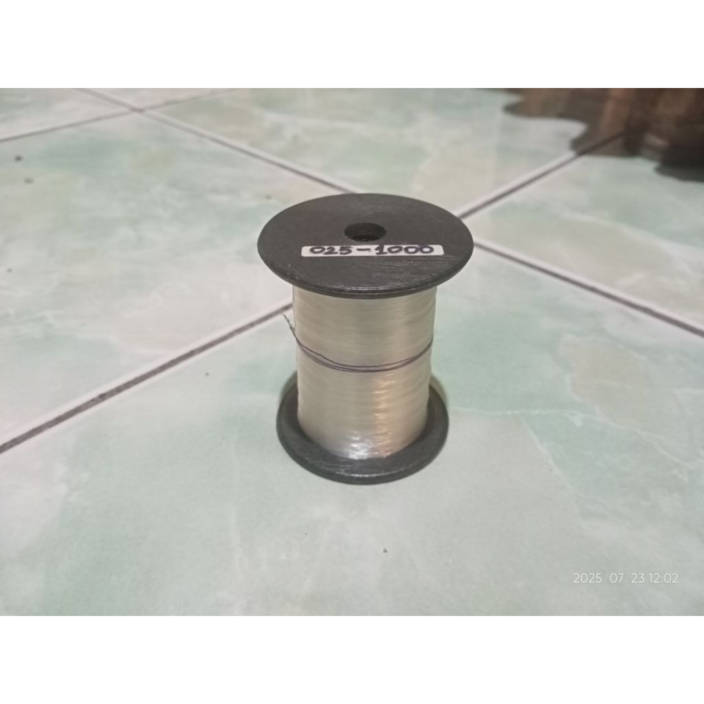 Senar Kenur Layangan Ukuran 0,25 Milimeter 1000 Yard