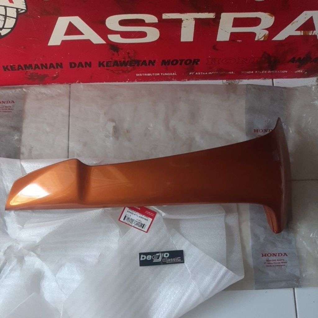sayap luar legsil legshield luar kanan orange HONDA SUPRA FIT NEW ORI ORIGINAL AHM ASTRA 64430-KTL-6