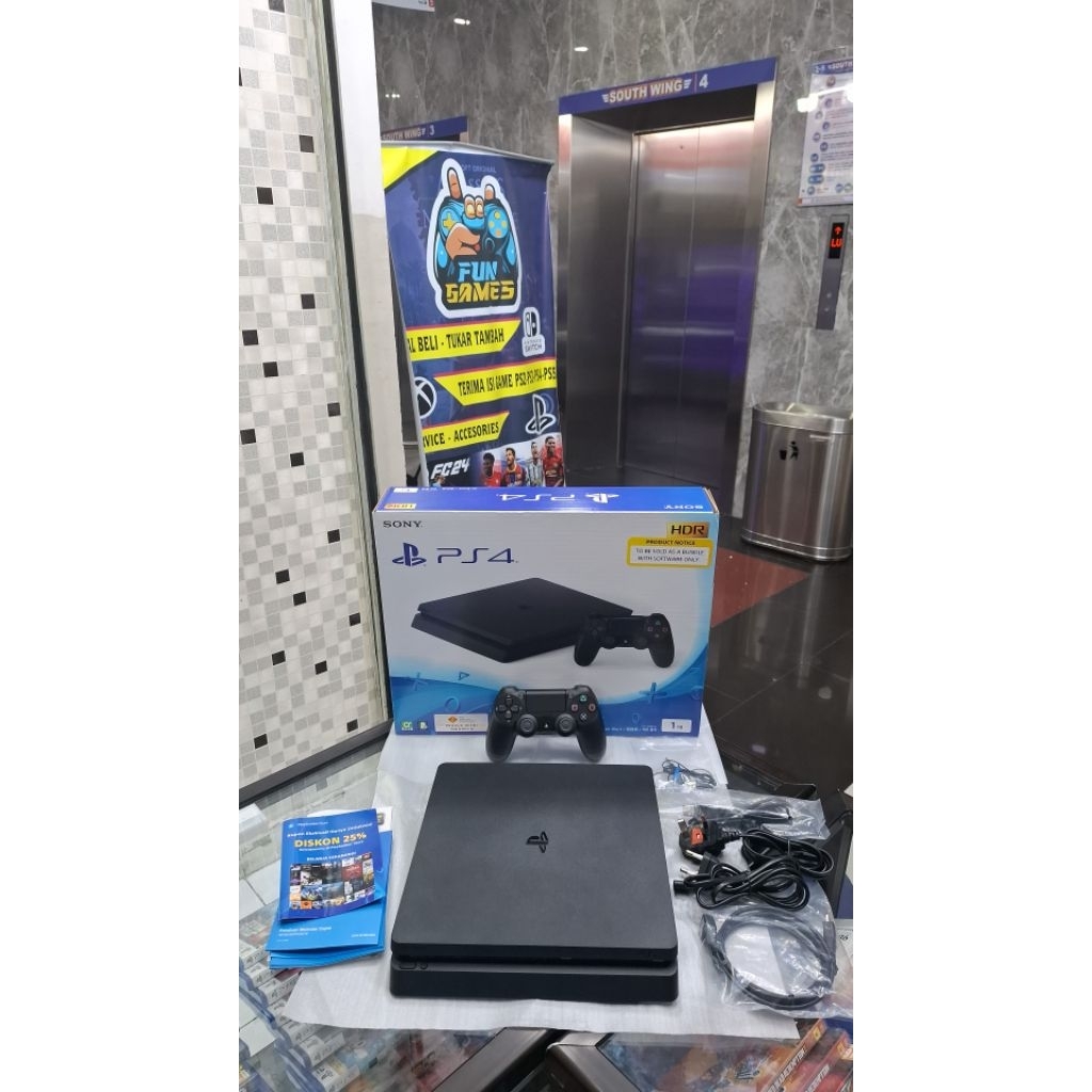 PS4 PS 4 SLIM 1TB ORIGINAL LIKE NEW