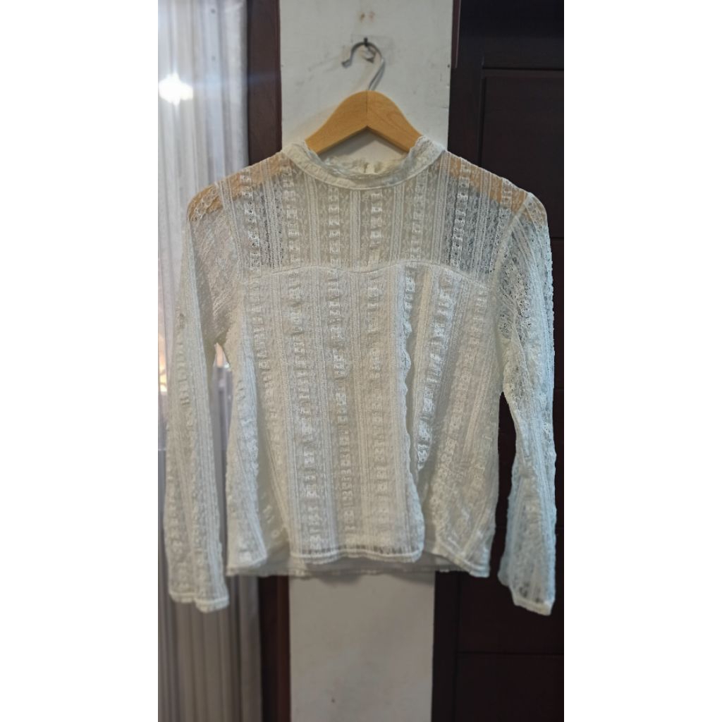 White Lace Top - Baju Lengan Panjang Brokat Wanita Warna Putih