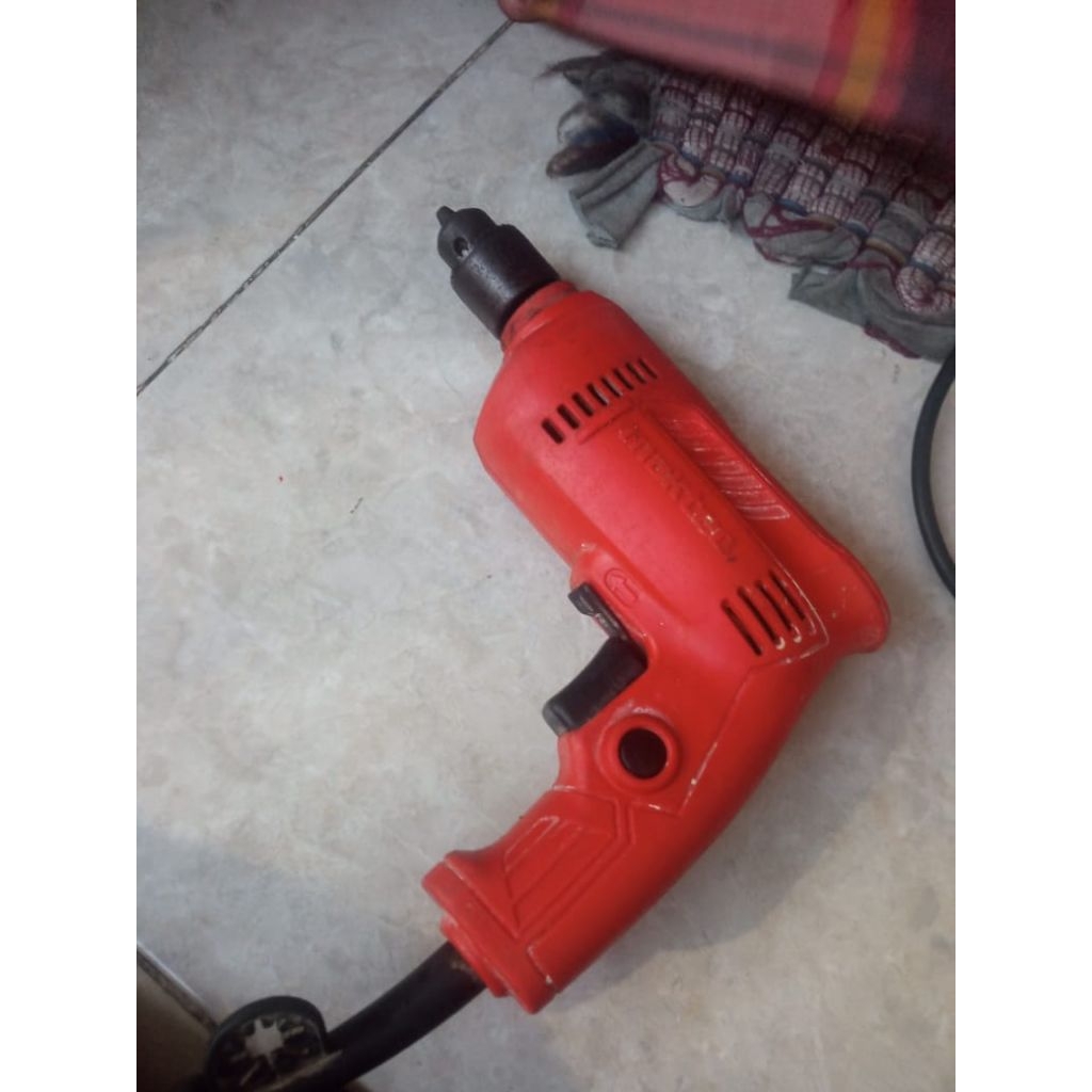 Bor dril maktec ukuran 10mm kondisi normal bunyi super halus TDK mengecewakan siap pakai kerja
