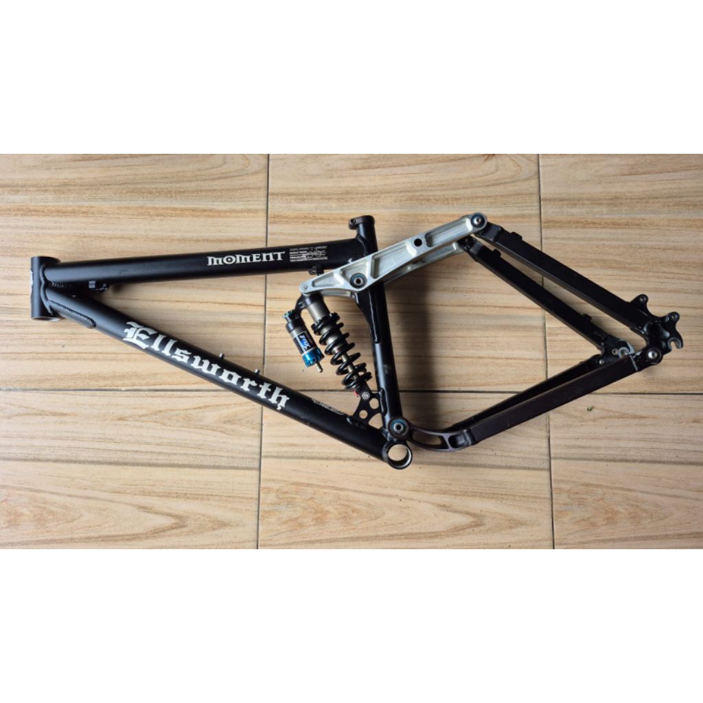 Frame Sepeda MTB Fullsus ELLSWORTH MOMENT ENDURO 26" Size 16 Alloy Rearshock Fox USA Second Mulus Or