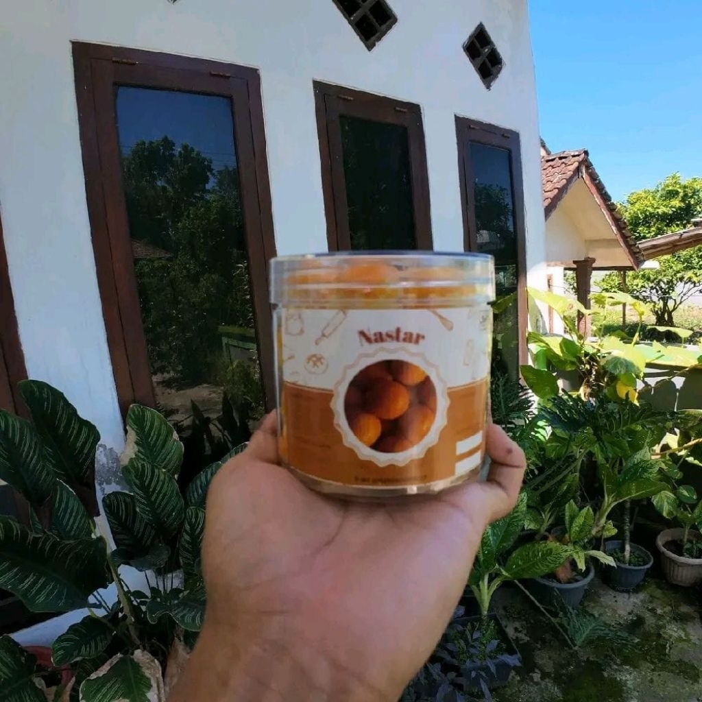 

Kue Nastar premium Isi Selai Nanas Kemasan Toples 350gram Produk Dalam Toples