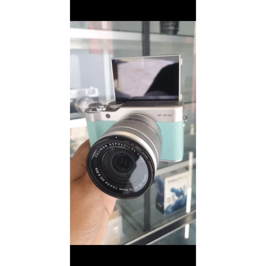 Mirrorless Fujifilm XA10