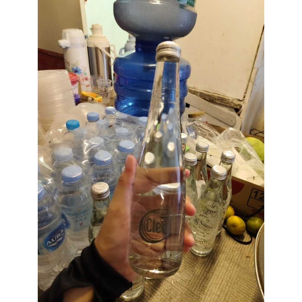 

air mineral botol kaca merk cleo
