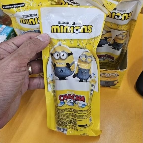 

ED 04.26 ZAK 2S - CHACHA MINIS MINION SERIES 1ZAK ISI 2PCS - PERMEN COKLAT CHA-CHA WITH MYSTERY TOYS INSIDE /663665