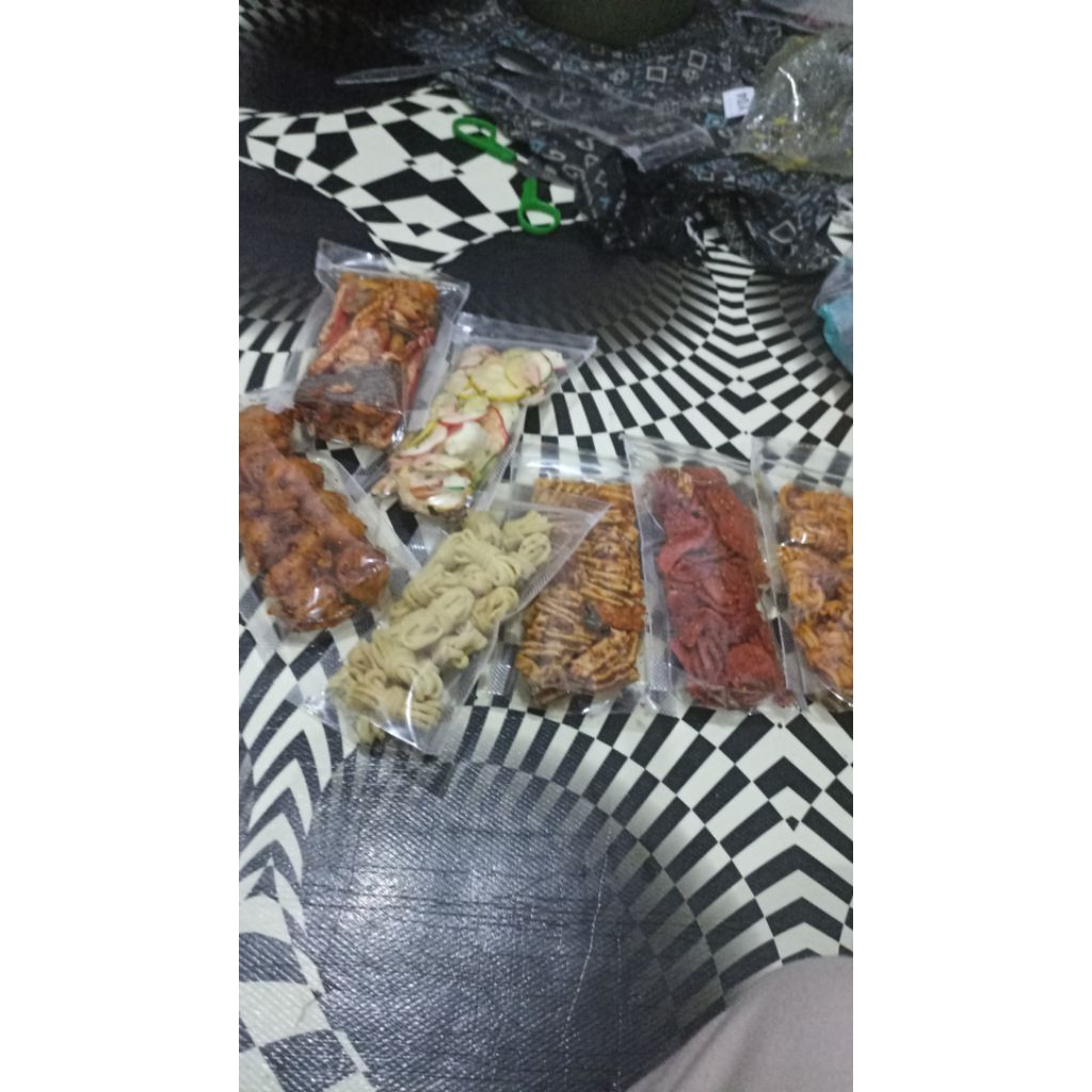 

SOSIS KERING/MIE GULUNG PEDAS/MAKARONI KERING