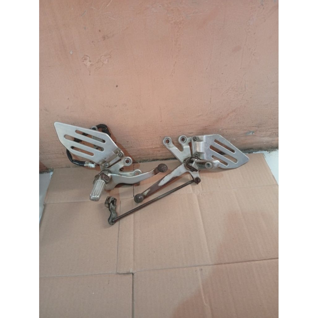 Footstep step depan Yamaha R15 V3 Original copotan