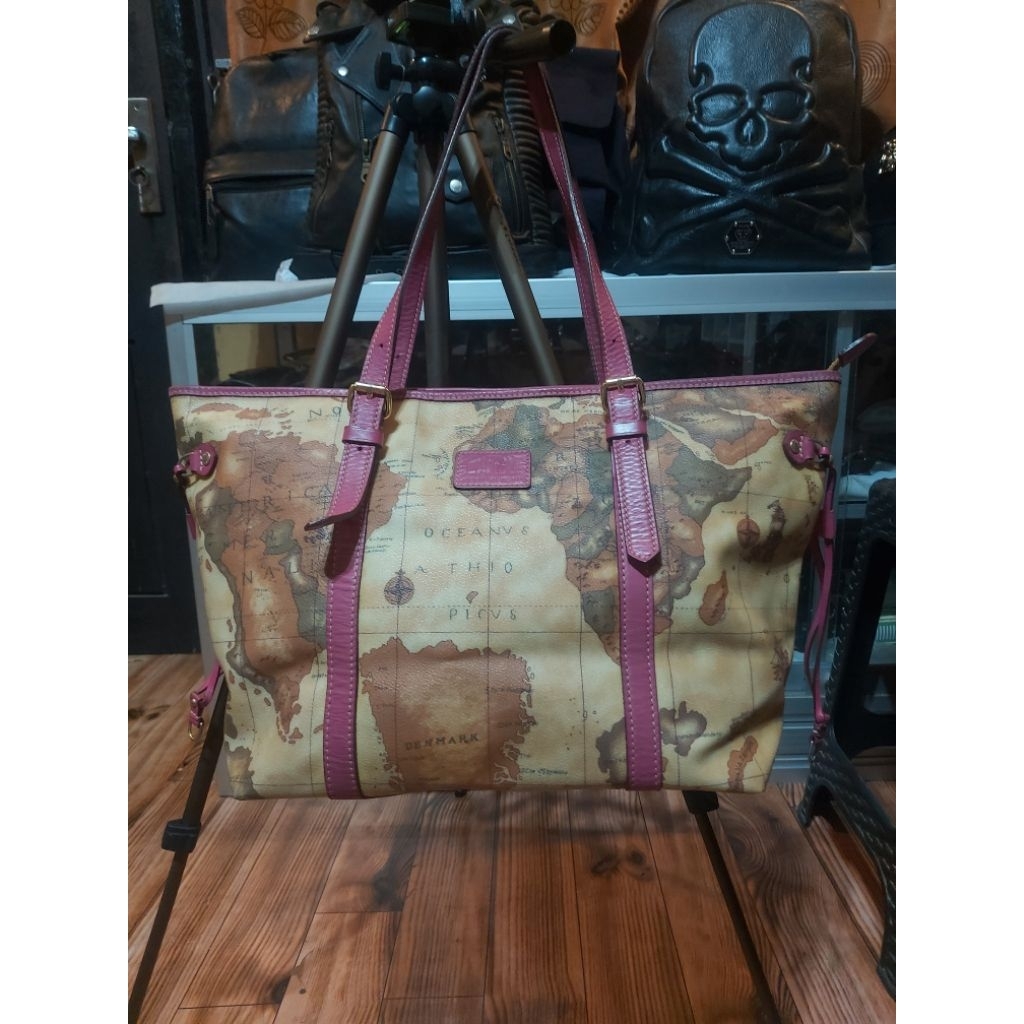 Tote sobbdeal Italy Motif Peta  Bukan LOUIS VUITTON