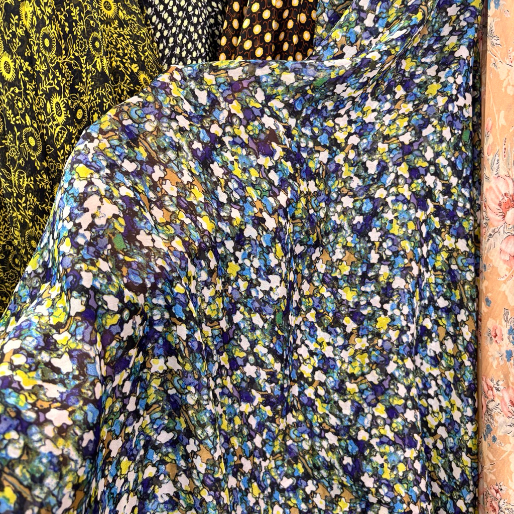 Sifon Sutra Abstrak – Kain Adem & Flowing untuk Dress & Gamis lq