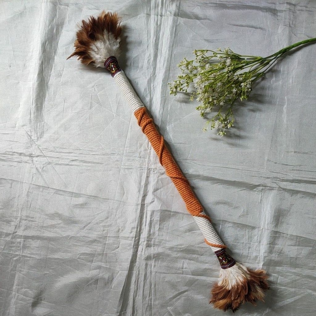 Tongkat tari kostum adat papua anak