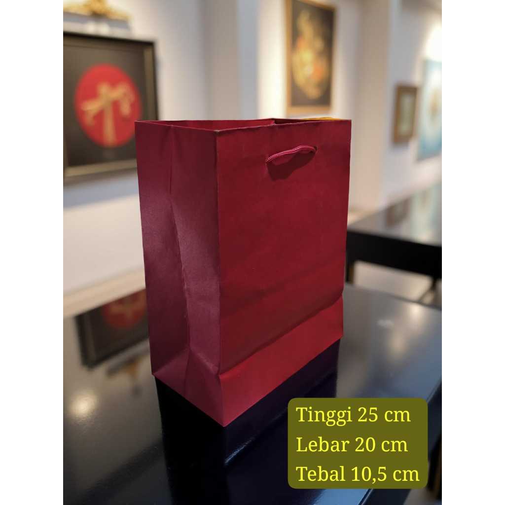 

ISI 12 PAPER BAG / TAS KERTAS / TAS SOUVENIR POLOS HITAM 25 X 20 X 10.5 CM