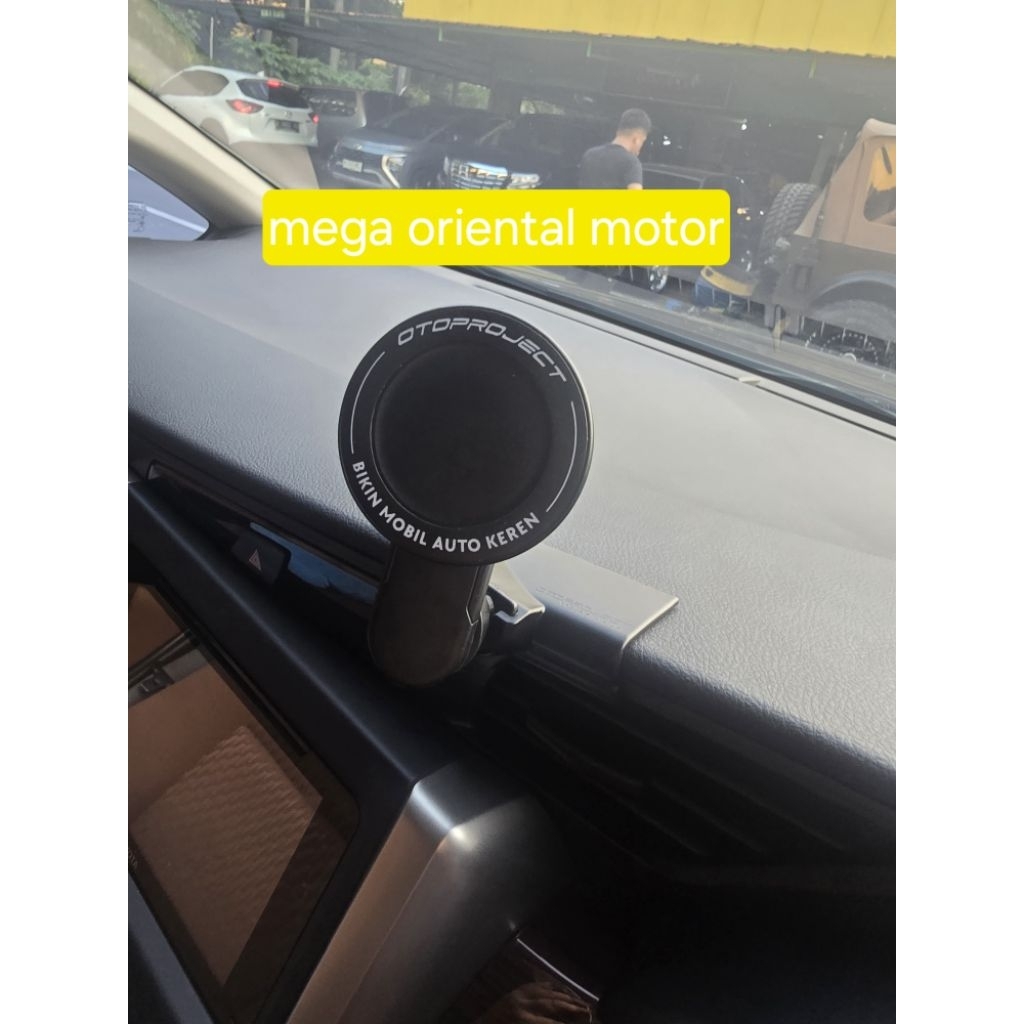Otoproject Magsafe Car Phone Holder Innova Reborn Dudukan HP Magnet Mobil